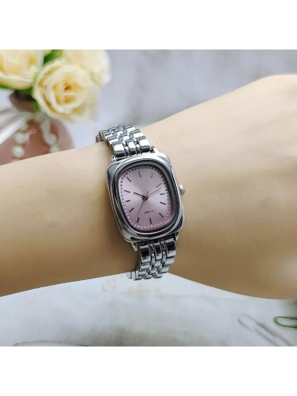 Women's Pink Dainty Casual Simple Fashionable Bracelet Analog Quartz Wrist Watch